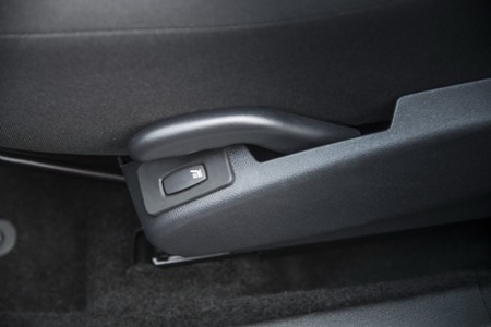 Nhàn nhạt Nissan Almera - 13 Nút bấm sưởi ghế